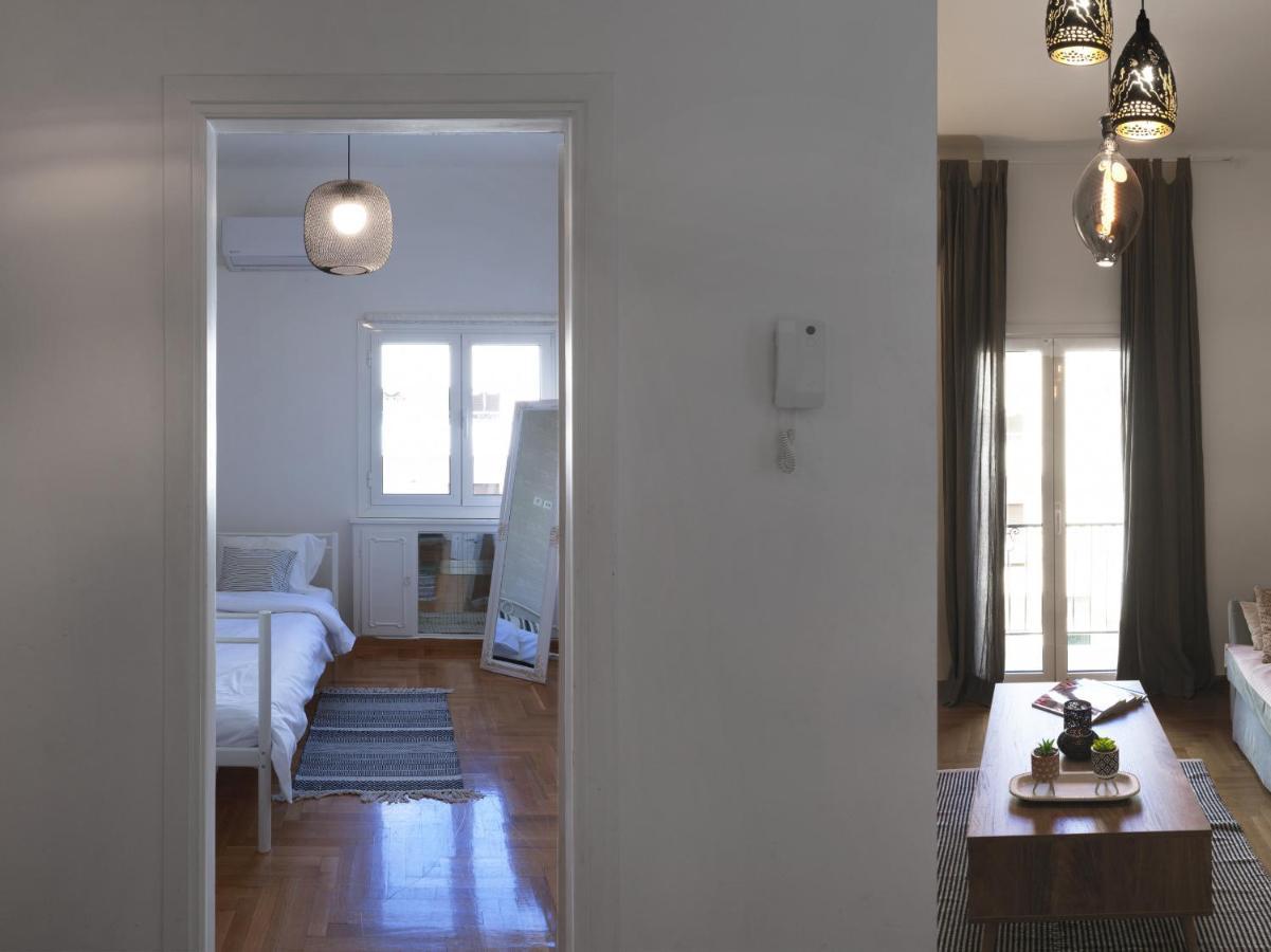 Beautiful Athenian Apartment Next To The Center Bagian luar foto