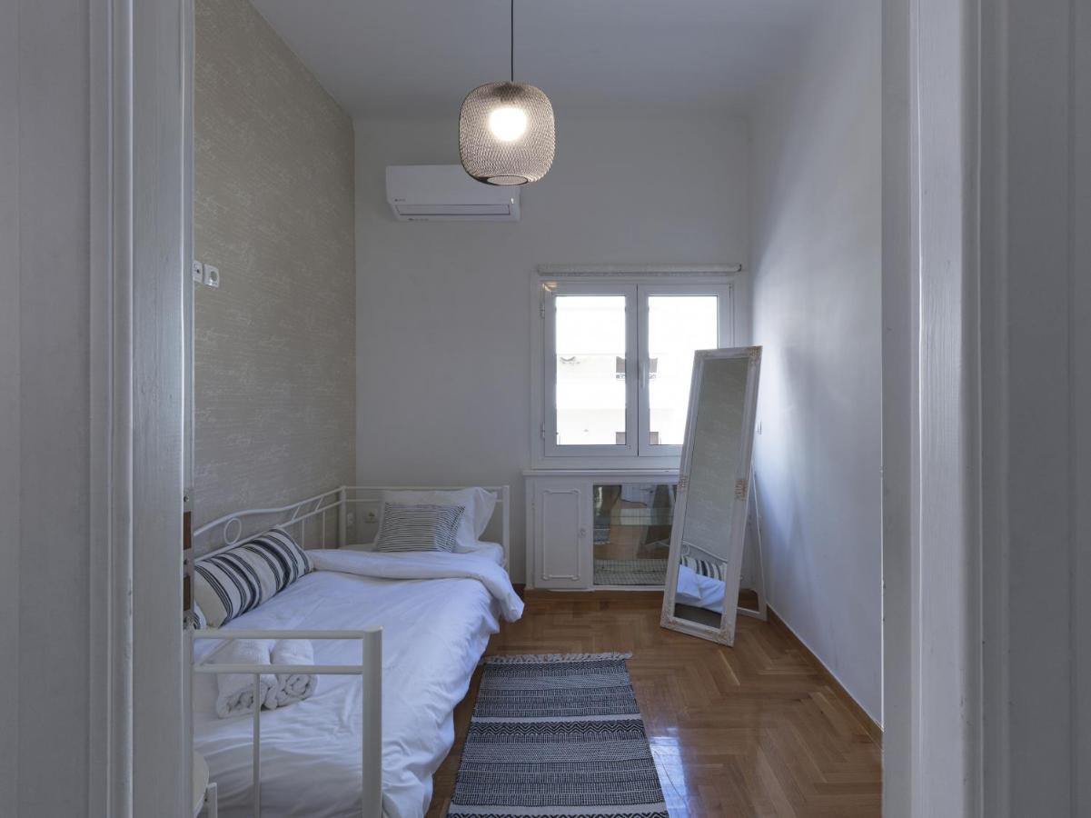 Beautiful Athenian Apartment Next To The Center Bagian luar foto