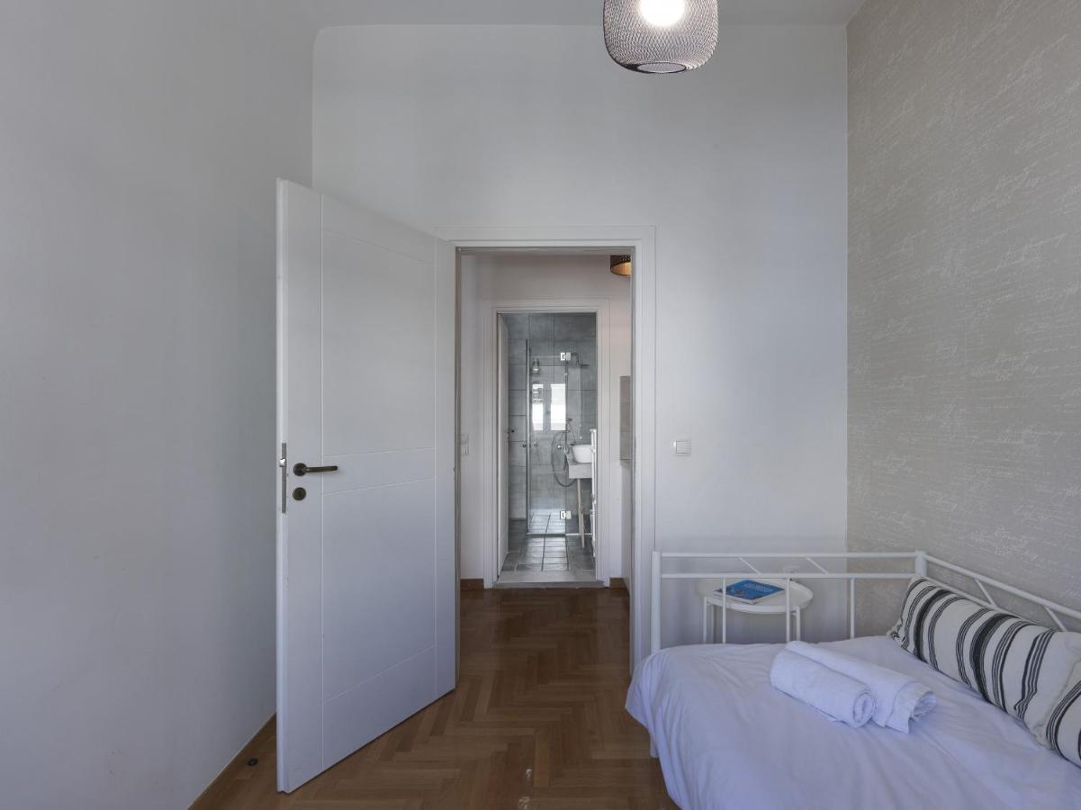 Beautiful Athenian Apartment Next To The Center Bagian luar foto